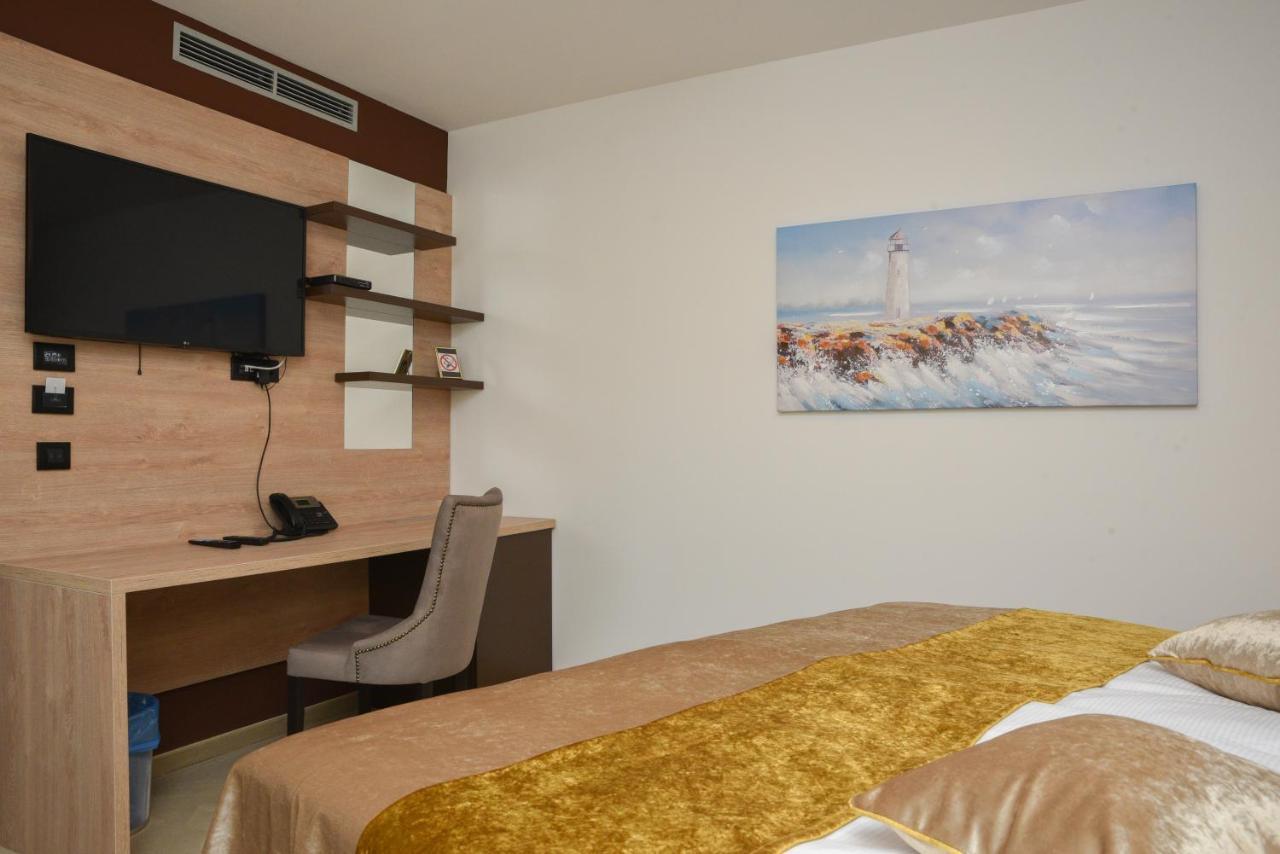 Hotel Meduza Senj  Eksteriør billede
